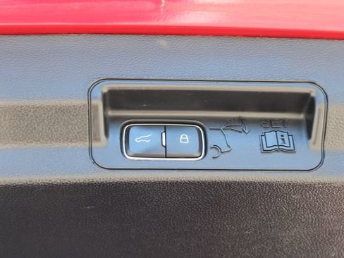 Used 2020 Ford Explorer XLT w/ Equipment Group 202A AWD/4WD image 40