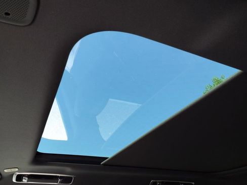 New 2025 Land Rover Range Rover SE image 17