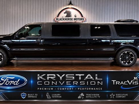 Used 2005 Ford Excursion XLS RWD image 1