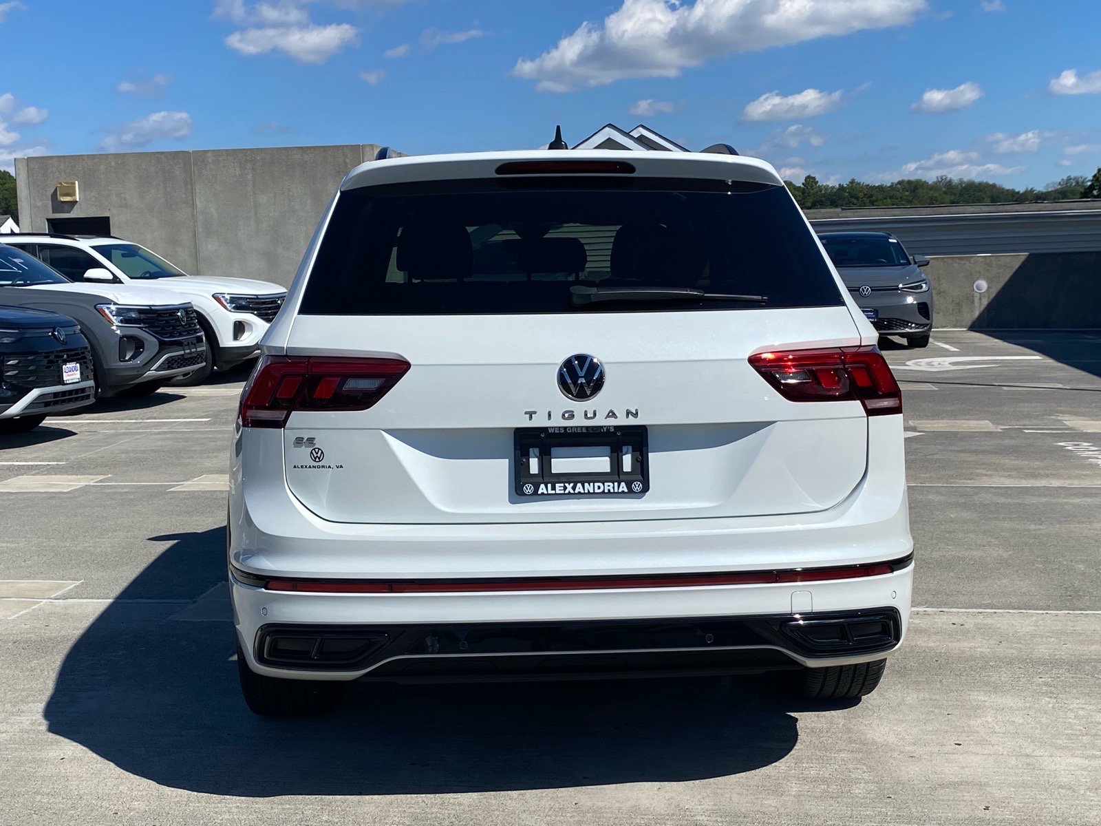 Certified 2023 Volkswagen Tiguan SE R-Line FWD image 4
