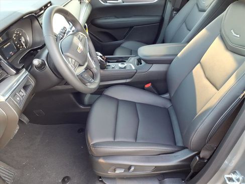 New 2025 Cadillac XT5 Luxury image 5