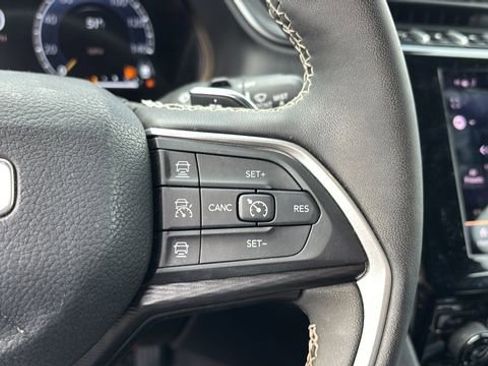 Used 2025 Jeep Grand Cherokee Laredo X w/ Luxury Tech Group I image 18