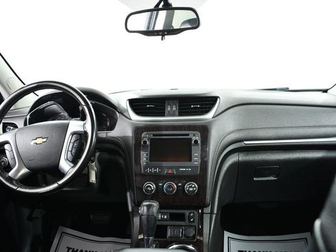 Used 2017 Chevrolet Traverse LT w/ Style and Technology Package FWD image 7