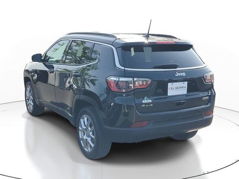 Used 2023 Jeep Compass Latitude AWD/4WD image 3