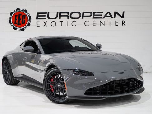 Used 2022 Aston Martin V8 Vantage Coupe RWD image 1