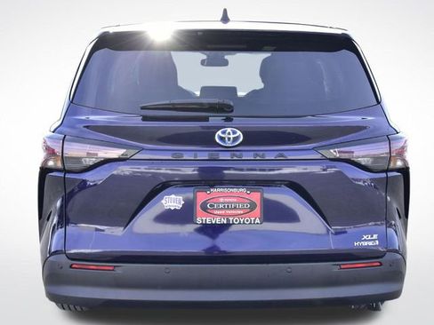 Certified 2023 Toyota Sienna XLE image 8