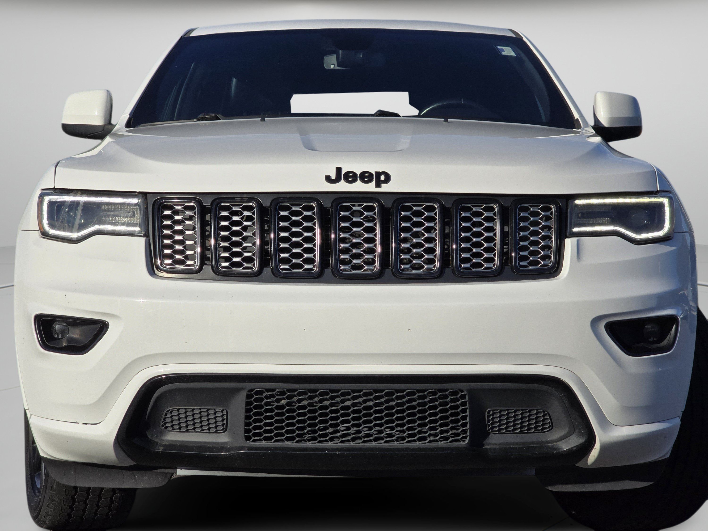 Used 2020 Jeep Grand Cherokee Altitude AWD/4WD image 3
