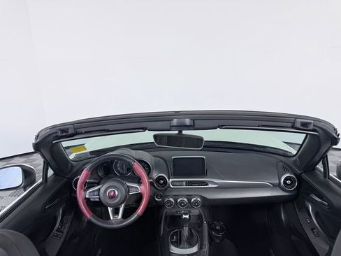 Used 2018 FIAT 124 Spider Classica w/ Technology & Siriusxm Group image 18