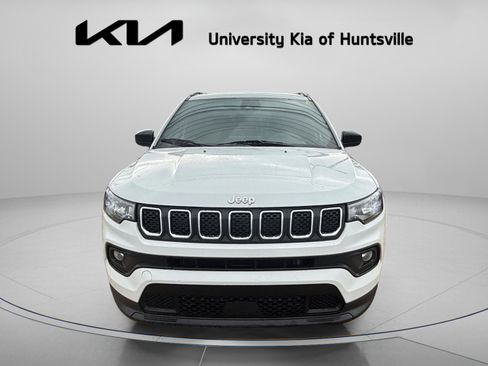 Used 2024 Jeep Compass Latitude image 2