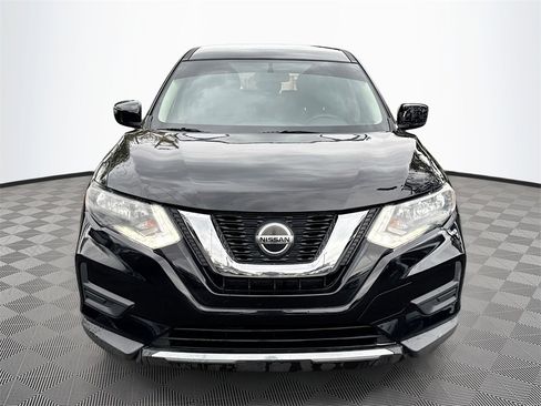 Used 2018 Nissan Rogue S image 2