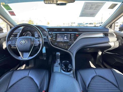 Used 2020 Toyota Camry SE image 11