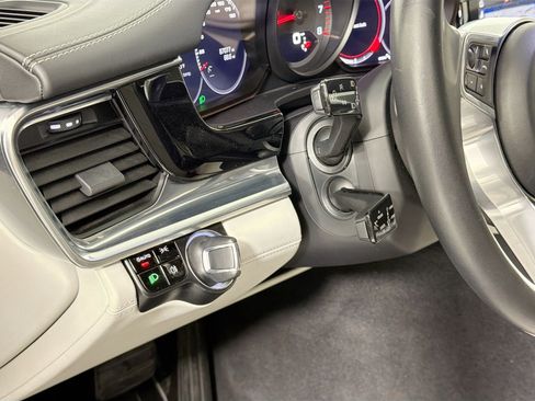 Used 2019 Porsche Panamera 4 image 33