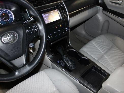 Used 2016 Toyota Camry LE FWD image 14