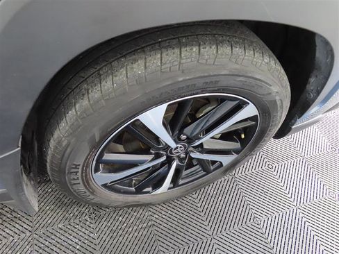 Used 2024 Toyota Corolla Cross AWD Hybrid image 9