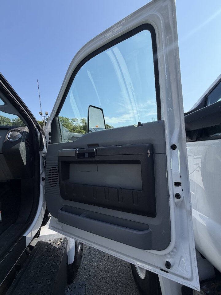 Used 2022 Ford F650 2WD Regular Cab Super Duty image 44