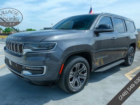 Used 2023 Jeep Wagoneer 4WD w/ Premium Group I image 2
