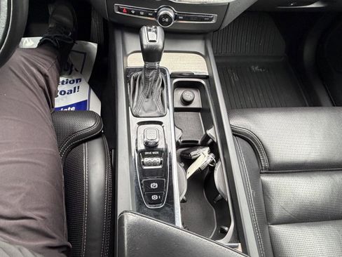 Used 2019 Volvo XC60 T6 Inscription w/ Protection Package Premier image 13