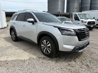 Used 2024 Nissan Pathfinder SL w/ Black Appearance Package