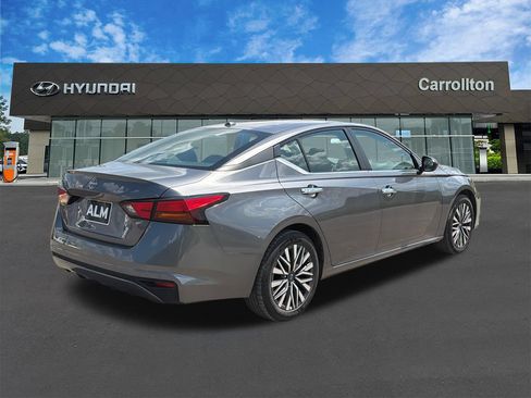 Used 2025 Nissan Altima 2.5 SV FWD image 5