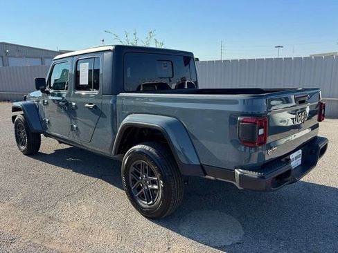 Used 2024 Jeep Gladiator Sport AWD/4WD image 4