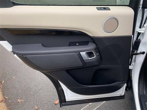 Used 2021 Land Rover Discovery S image 10