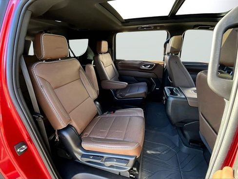 Used 2024 Chevrolet Suburban High Country image 24