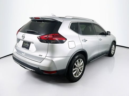 Used 2017 Nissan Rogue SV w/ SV Premium Package image 9