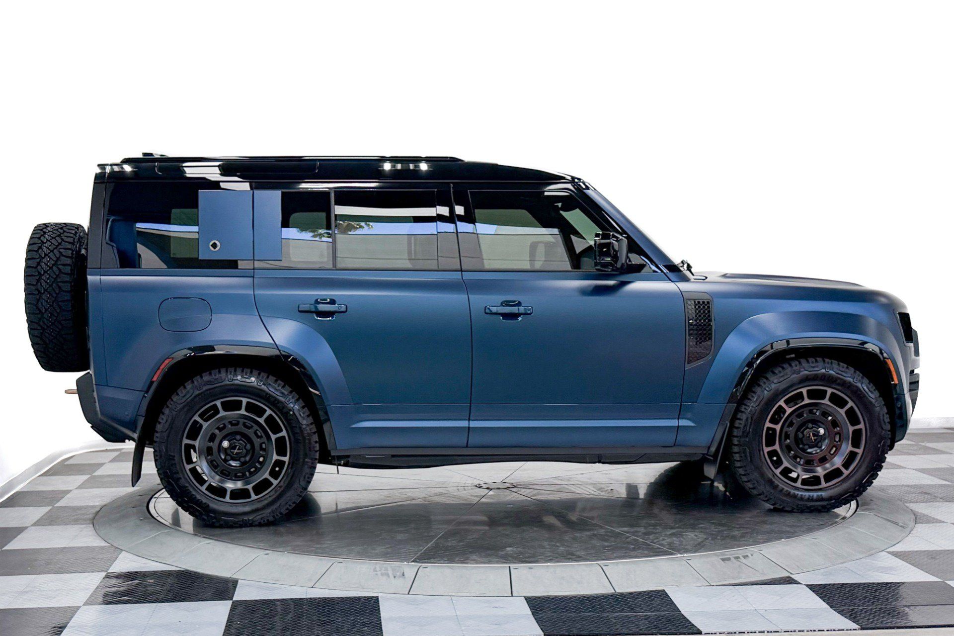 Used 2026 Land Rover Defender 110 AWD/4WD image 37