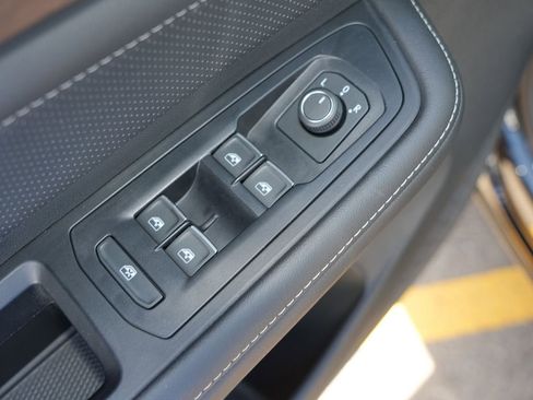 Used 2025 Volkswagen Atlas SE AWD/4WD image 16