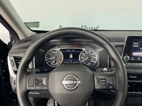 Used 2025 Nissan Rogue SV image 21