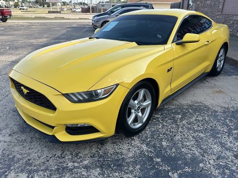 Used 2017 Ford Mustang Coupe RWD image 3