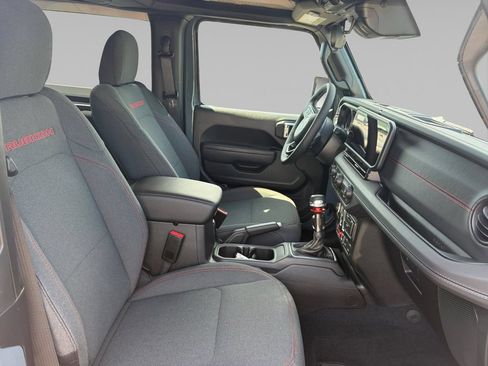 Used 2025 Jeep Wrangler Rubicon w/ Convenience Group AWD/4WD image 17