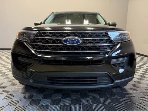 Used 2022 Ford Explorer XLT image 3