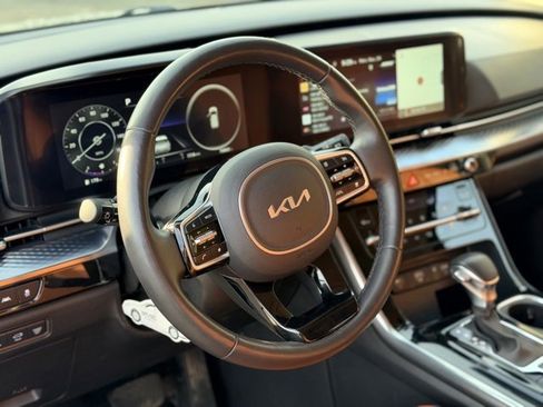 Used 2024 Kia Carnival SX Prestige image 8