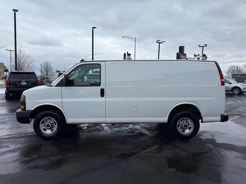 Used 2023 GMC Savana 2500 w/ Driver Convenience Package image 4
