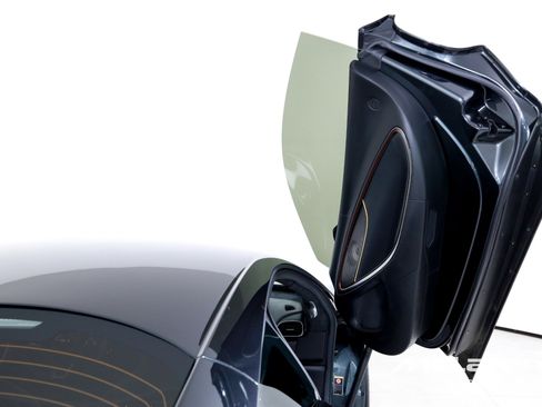 Used 2023 McLaren Artura image 18