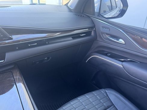 Used 2024 Cadillac Escalade Sport Platinum w/ LPO, ONYX Package image 21