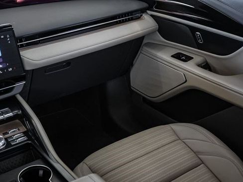 Used 2024 Lincoln Nautilus Reserve image 31