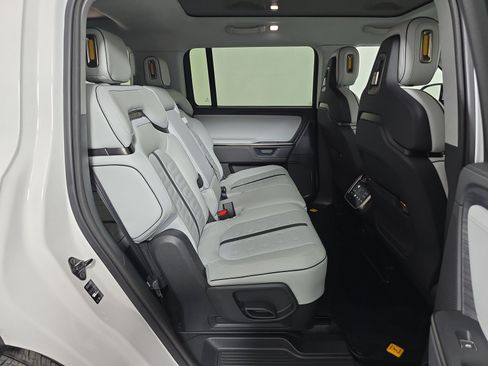 Used 2025 Rivian R1S Adventure AWD/4WD image 23