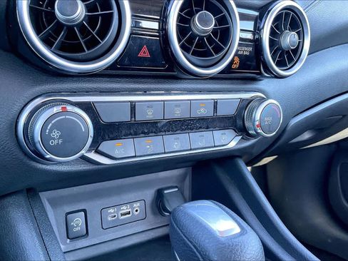 Used 2024 Nissan Sentra SV image 34