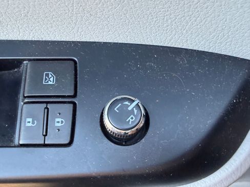 Used 2018 Toyota Highlander XLE FWD image 8