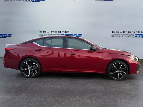 Used 2023 Nissan Altima 2.5 SR w/ SR Premium Package image 4