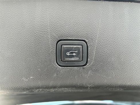Used 2020 Chevrolet Traverse LT FWD image 25