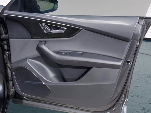 Used 2021 Audi Q8 Premium Plus image 32