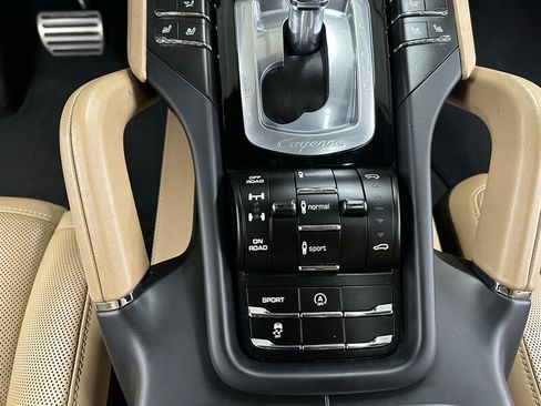 Used 2014 Porsche Cayenne Turbo AWD/4WD image 17