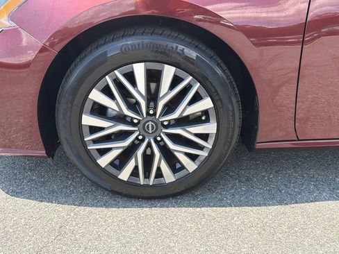 Used 2023 Nissan Altima 2.5 SV FWD image 11