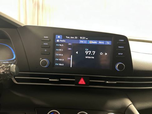 Used 2025 Hyundai Elantra SE FWD image 15