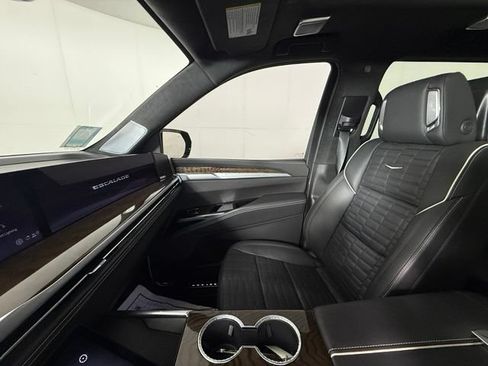 Certified 2026 Cadillac Escalade Platinum Sport w/ LPO, ONYX Package AWD/4WD image 20