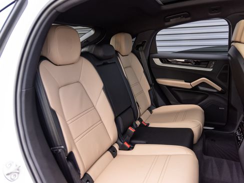 Certified 2026 Porsche Cayenne Coupe AWD/4WD image 31