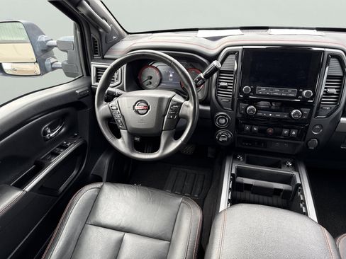 Used 2021 Nissan Titan PRO-4X w/ Pro-4x Convenience Package image 12